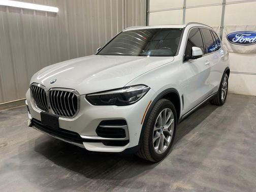 Mineral White Metallic 2023 BMW X5 xDrive40i