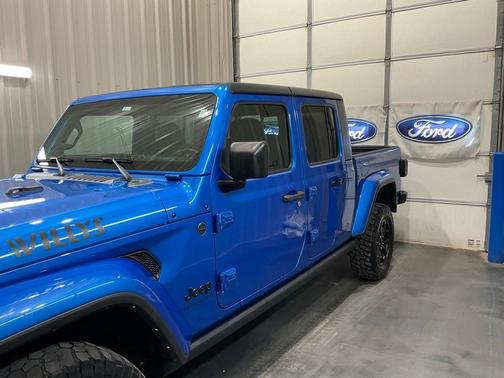 2022 Jeep Gladiator Sport