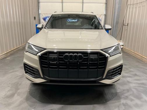 2022 Audi Q7 45 Premium Plus