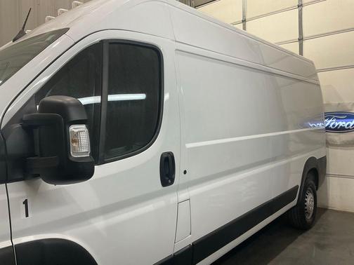 Bright White Clearcoat 2023 RAM ProMaster 2500 High Roof