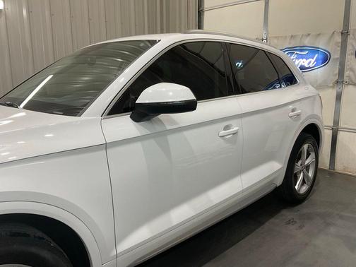 Ibis White 2020 Audi Q5 40 Premium Plus