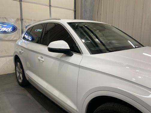 Ibis White 2020 Audi Q5 40 Premium Plus