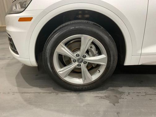 Ibis White 2020 Audi Q5 40 Premium Plus