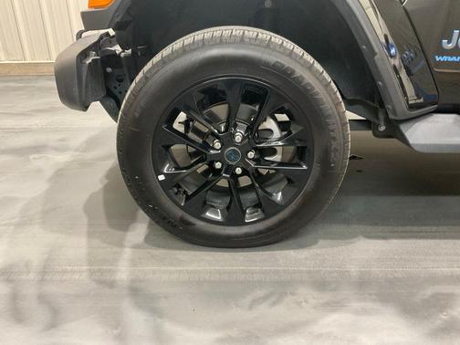 Black Clearcoat 2025 Jeep Wrangler 4xe Sahara