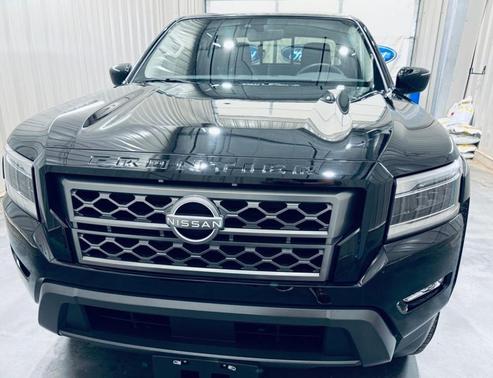 Black 2024 Nissan Frontier SL
