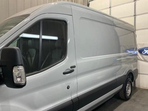 2025 Ford Transit-250 148 WB Medium Roof Cargo