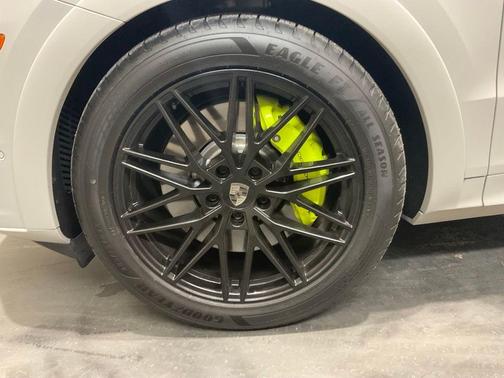 Chalk 2024 Porsche Cayenne AWD