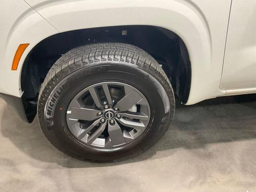 Glacier White 2026 Nissan Frontier SV