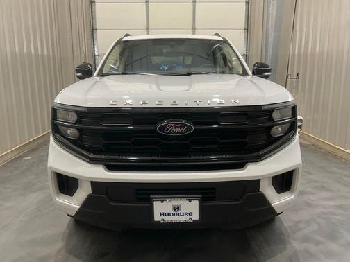 Oxford White 2025 Ford Expedition Active