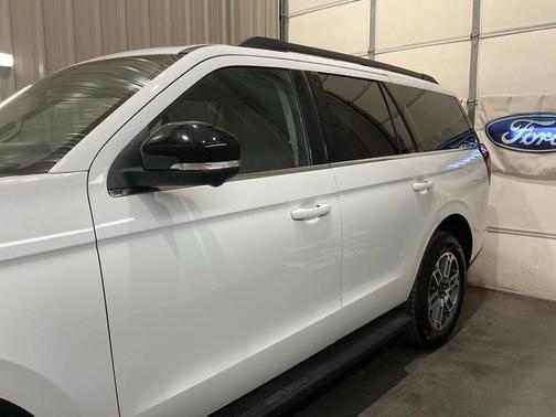 Oxford White 2025 Ford Expedition Active