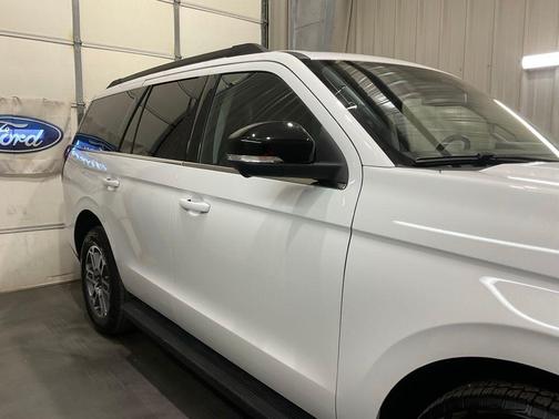 Oxford White 2025 Ford Expedition Active