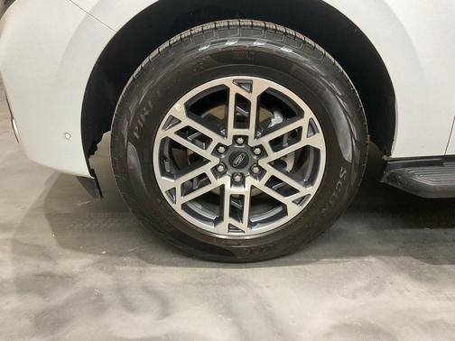 Oxford White 2025 Ford Expedition Active