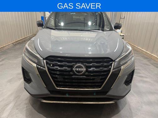 Boulder Gray Metallic 2024 Nissan Kicks SR