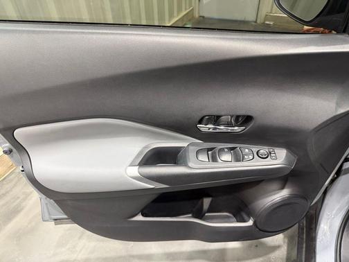 Boulder Gray Metallic 2024 Nissan Kicks SR
