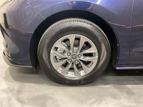 Blueprint 2026 Toyota Sienna XLE 8 Passenger