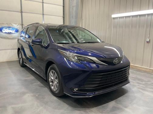 Blueprint 2026 Toyota Sienna XLE 8 Passenger