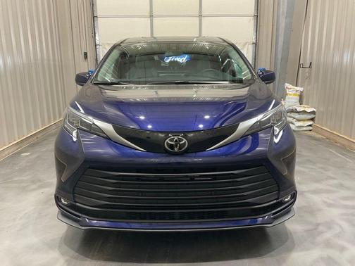 Blueprint 2026 Toyota Sienna XLE 8 Passenger