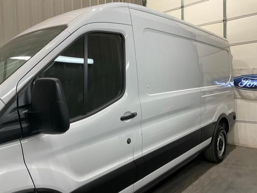 2024 Ford Transit-250 148 WB Medium Roof Cargo