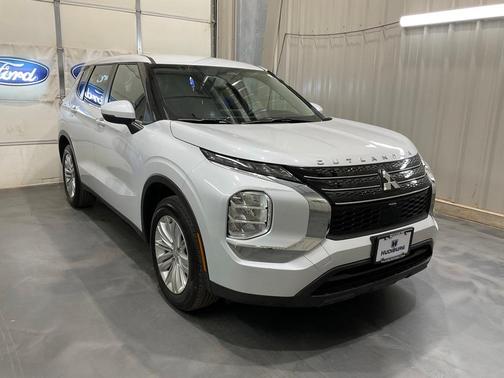2024 Mitsubishi Outlander ES