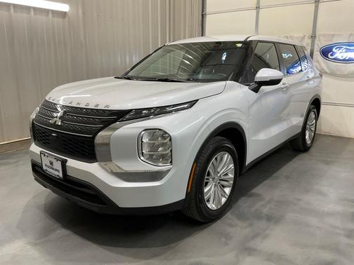 2024 Mitsubishi Outlander ES