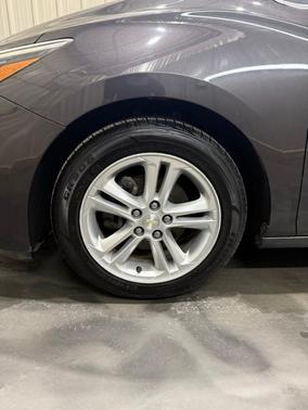 Tungsten Metallic 2017 Chevrolet Cruze LT