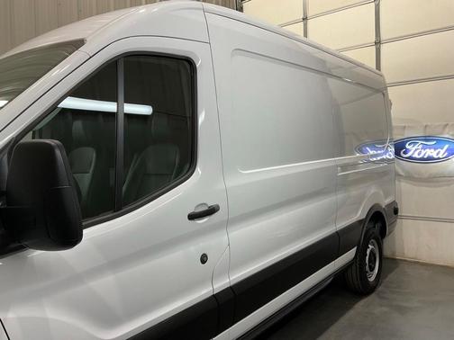 2024 Ford Transit-250 148 WB Medium Roof Cargo