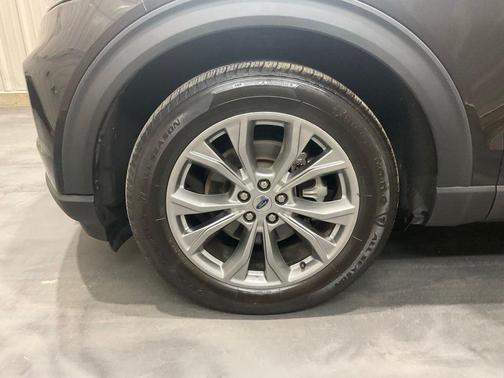 Black Metallic 2022 Ford Explorer XLT