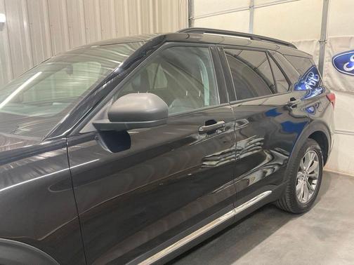 Black Metallic 2022 Ford Explorer XLT