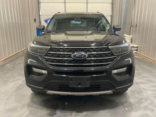 Black Metallic 2022 Ford Explorer XLT
