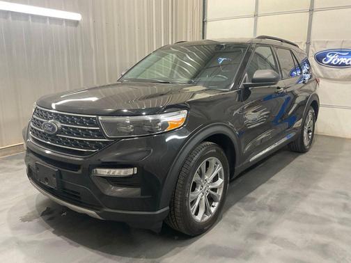 Black Metallic 2022 Ford Explorer XLT