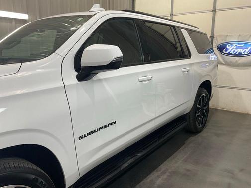 Summit White 2022 Chevrolet Suburban RST