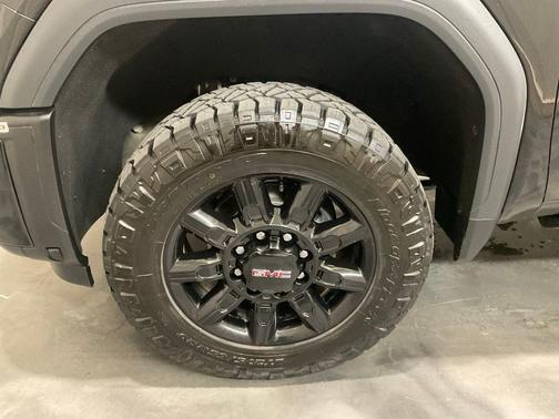 Onyx Black 2024 GMC Sierra 2500 AT4