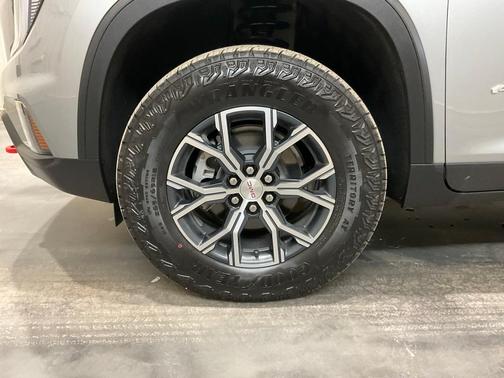 2025 GMC Acadia AT4