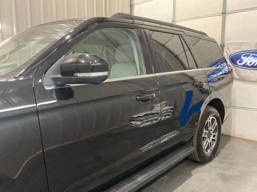 Black Metallic 2025 Ford Expedition Active