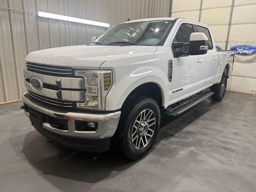 Oxford White 2019 Ford F-250 Lariat