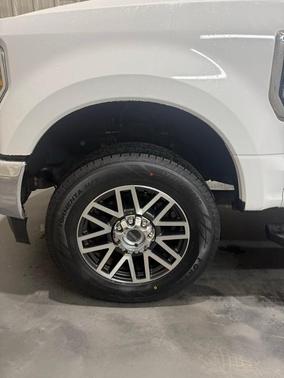 Oxford White 2019 Ford F-250 Lariat