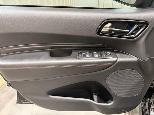 DB Black Crystal Clearcoat 2023 Dodge Durango GT