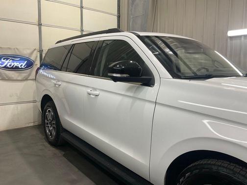 Oxford White 2025 Ford Expedition Active