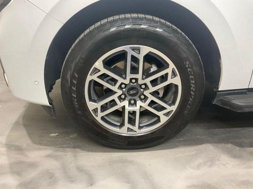 Oxford White 2025 Ford Expedition Active