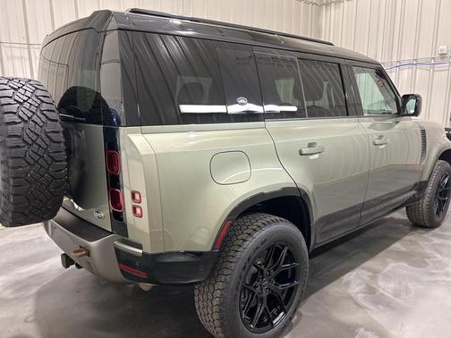 2023 Land Rover Defender 110 X-Dynamic SE