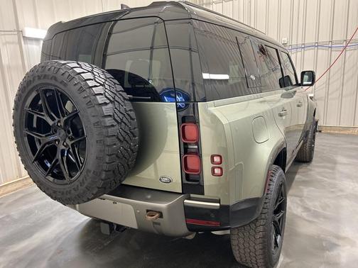 2023 Land Rover Defender 110 X-Dynamic SE