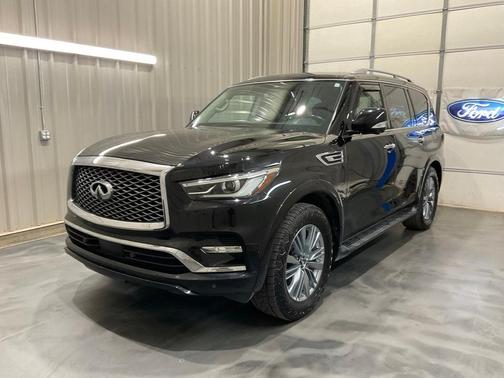 2022 INFINITI QX80 Luxe