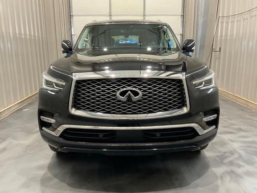 2022 INFINITI QX80 Luxe