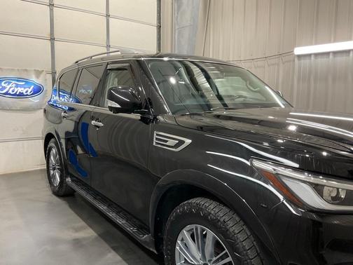 2022 INFINITI QX80 Luxe
