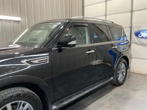 2022 INFINITI QX80 Luxe