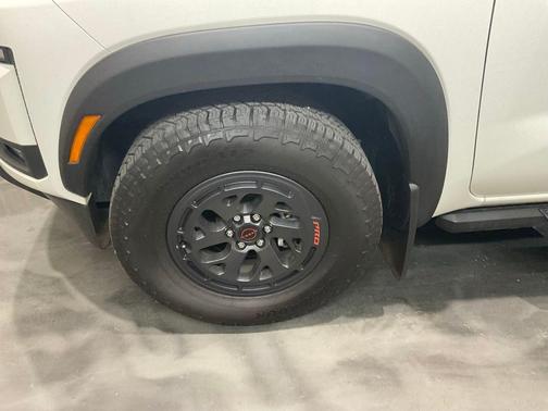 Glacier White 2025 Nissan Frontier PRO-X