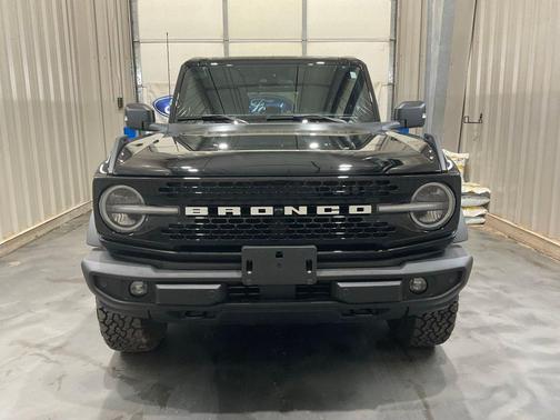 Shadow Black 2025 Ford Bronco Outer Banks