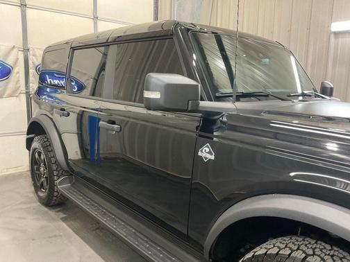 Shadow Black 2025 Ford Bronco Outer Banks
