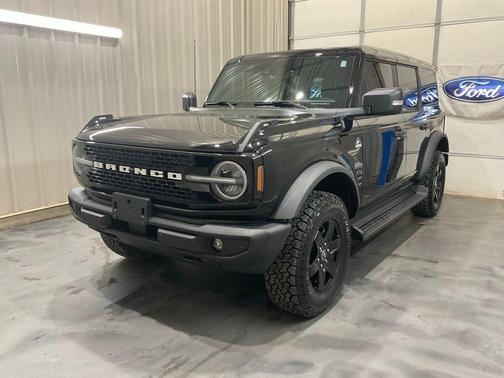 Shadow Black 2025 Ford Bronco Outer Banks