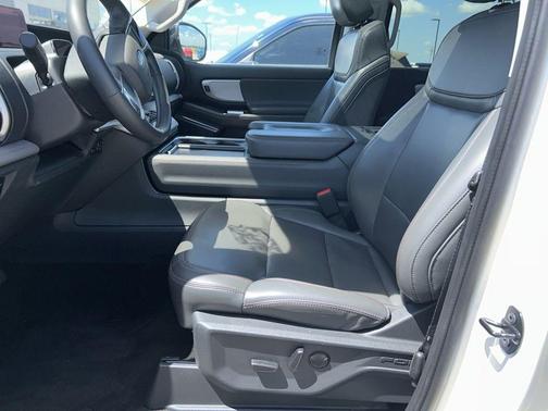 White Metallic 2025 Ford Expedition Max Active